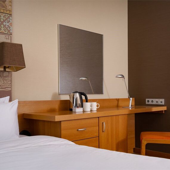 Улучшенный номер с кроватью размера 