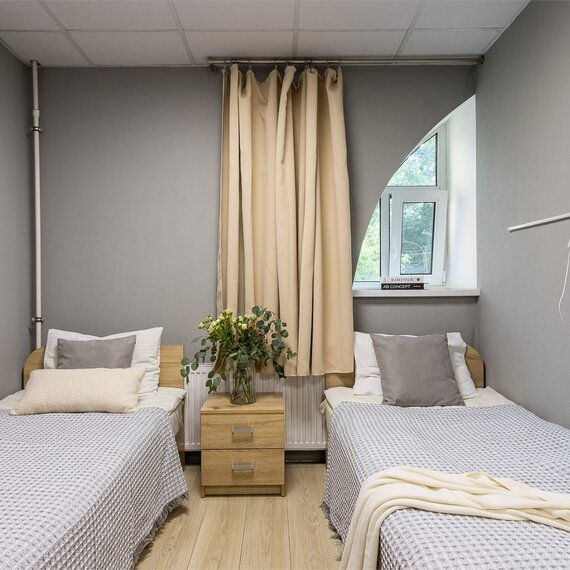 Стандартный  номер с 2 кроватями и собственной ванной. Фото 2