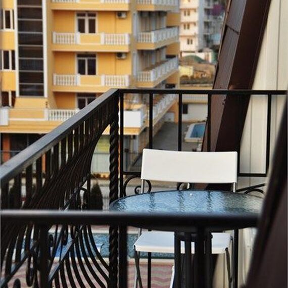 Трехместный стандартный номер с балконом. Фото 6