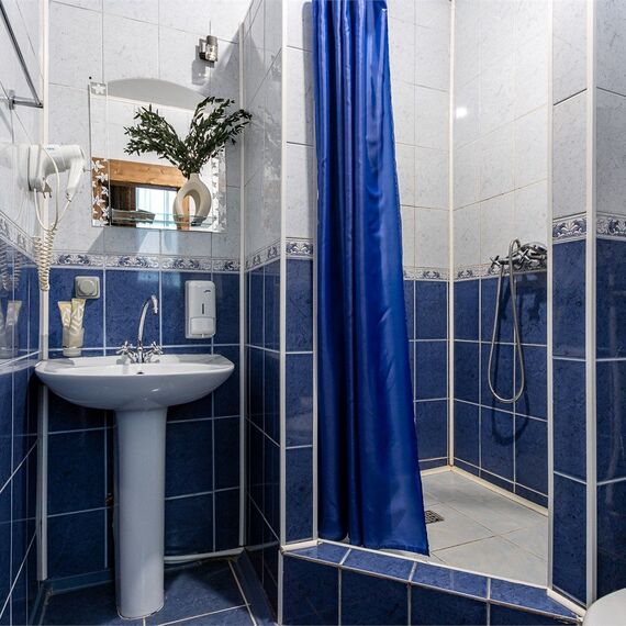 Улучшенный номер с балконом. Фото 12