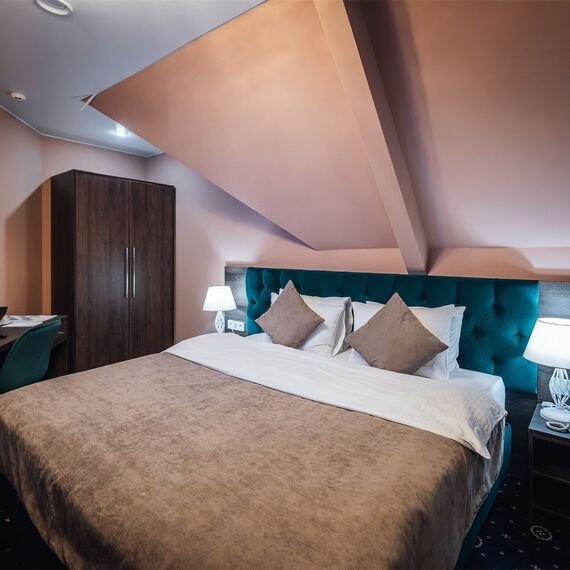 Номер на мансарде с окнами во двор. Фото 2