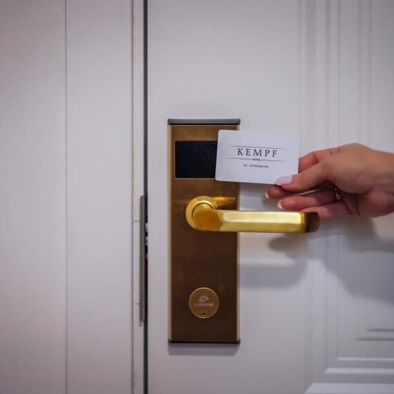 Номер на мансарде с окнами во двор. Фото 14