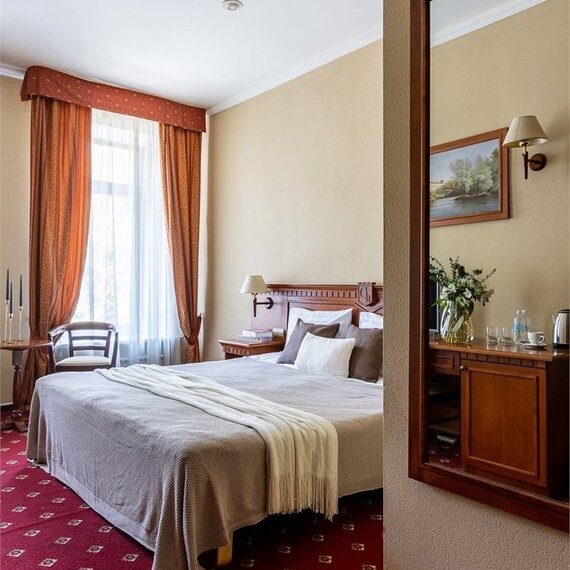 Улучшенный номер с 1 кроватью. Фото 2