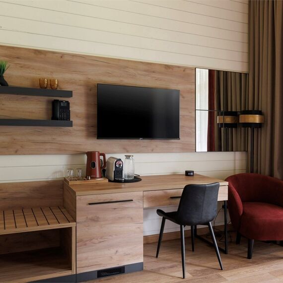 Комфорт с двуспальной кроватью, балконом и видом на лес. Фото 5