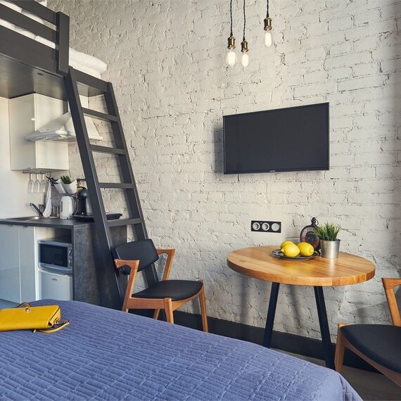 Улучшенный номер студио с видом во двор. Фото 6