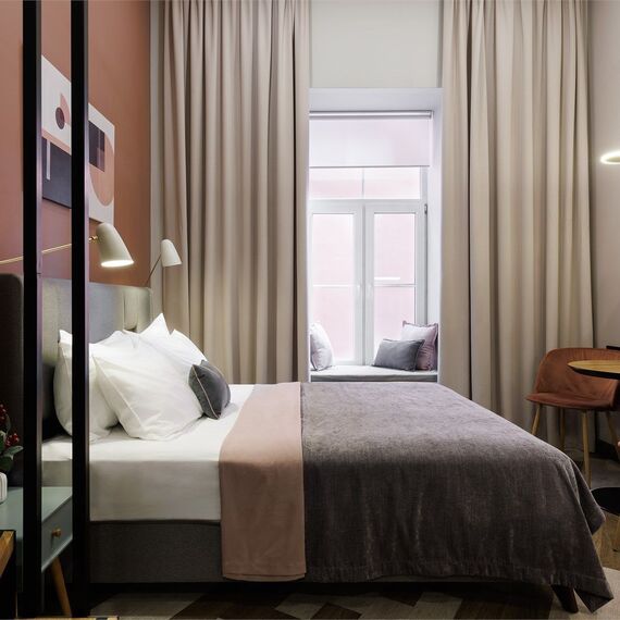 Двухуровневый номер-студио с видом во двор. Фото 8