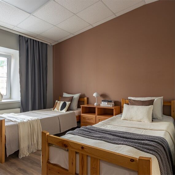 Стандартный  номер с 2 кроватями и собственной ванной. Фото 2