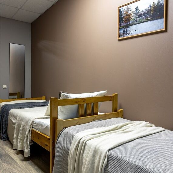 Стандартный номер с общей ванной комнатой. Фото 5