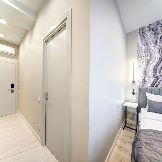 Студия с видом на бассейн и французским балконом 312. Фото 21