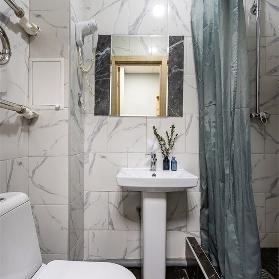 Стандартный  номер с 2 кроватями и собственной ванной. Фото 7