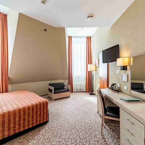 Комфорт мансардный с двуспальной кроватью. Фото 1