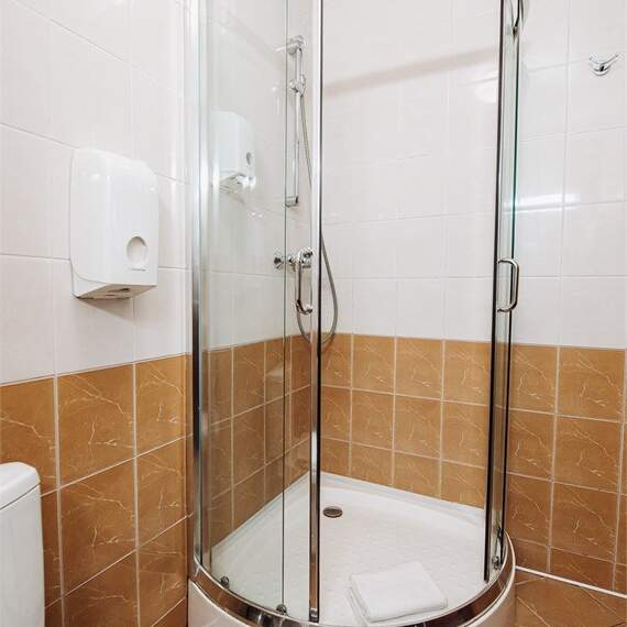 Стандартный номер с раздельными кроватями и диваном, корпус 8 (22 кв. м.). Фото 7