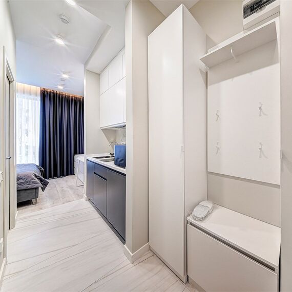 Студия с видом на бассейн и французским балконом 312. Фото 23