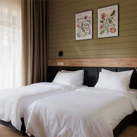 Стандартный номер с раздельными кроватями и балконом. Фото 1