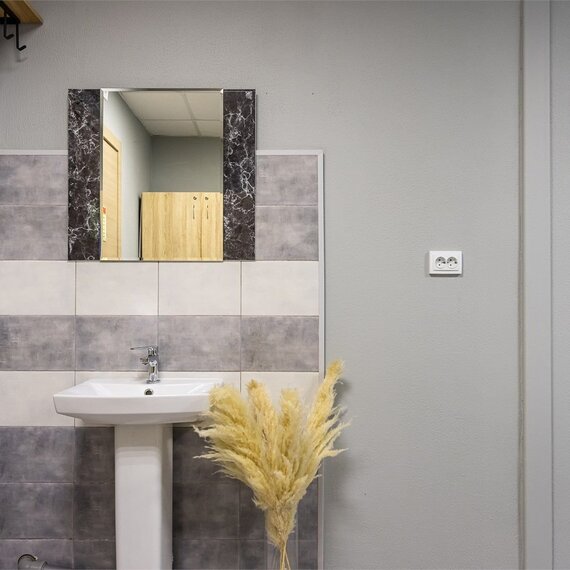 Стандартный номер с общей ванной комнатой. Фото 6