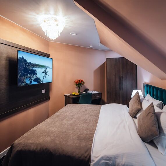 Номер на мансарде с окнами во двор. Фото 3