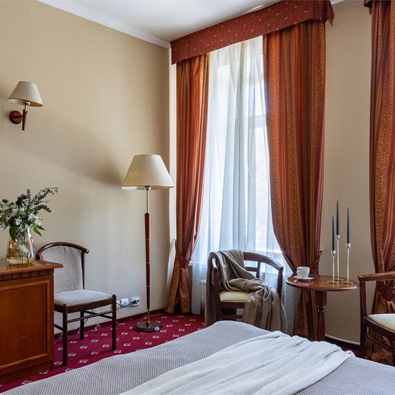 Улучшенный номер с 1 кроватью. Фото 6