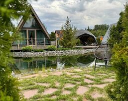 Отель The Les домик A-frame у воды