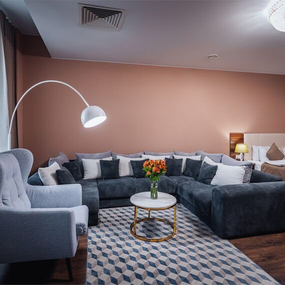 Люкс с балконом и видом на Казанский собор. Фото 7