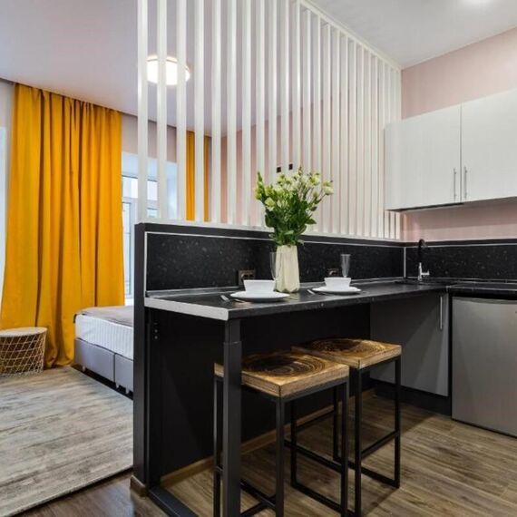 Апартаменты с 2 спальнями и кухней. Фото 26