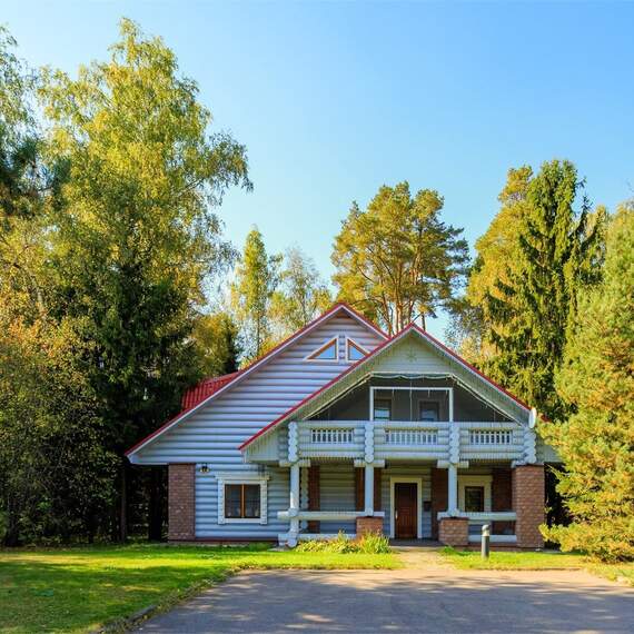 Коттедж для 10 гостей, трехэтажный с третьим светом. Фото 2