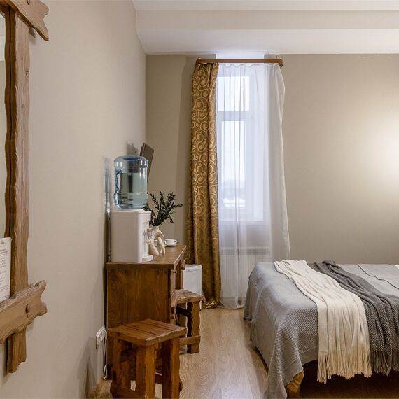 Улучшенный номер с 1 кроватью. Фото 21