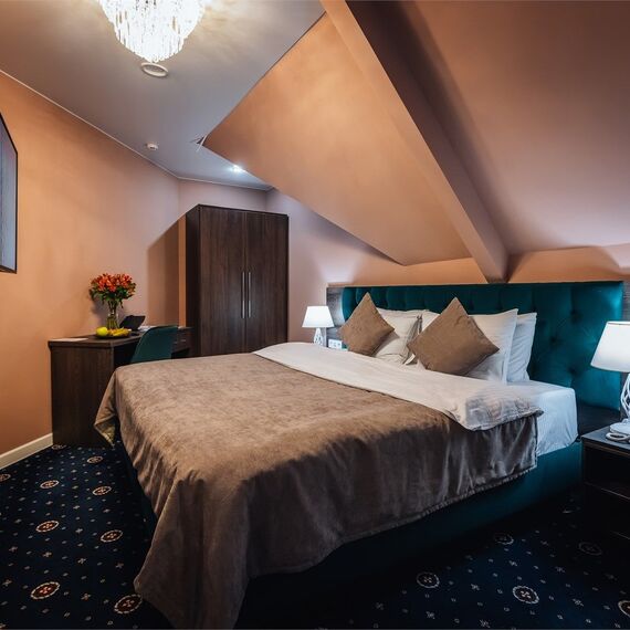 Номер на мансарде с окнами во двор. Фото 7