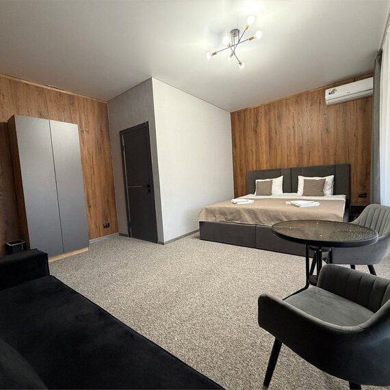 Однокомнатный люкс с балконом четырехместный. Фото 4