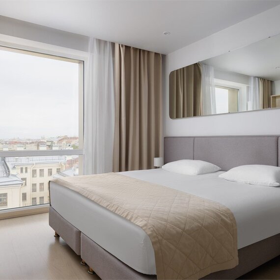 Стандарт с видом на город (высокий этаж). Фото 1