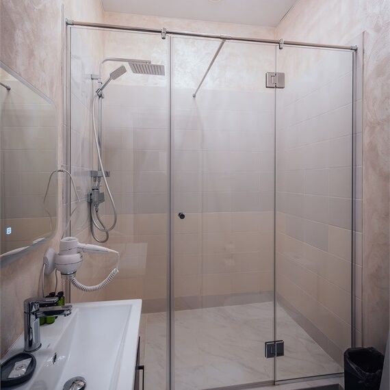 Номер на мансарде с окнами на Малую Конюшенную. Фото 12