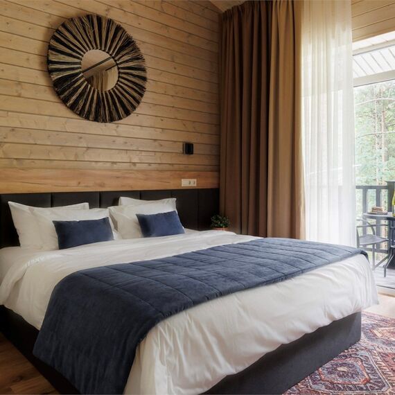 Комфорт с двуспальной кроватью, балконом и видом на лес. Фото 7