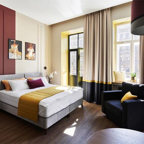 Номер Делюкс с балконом и видом на Невский проспект. Фото 1