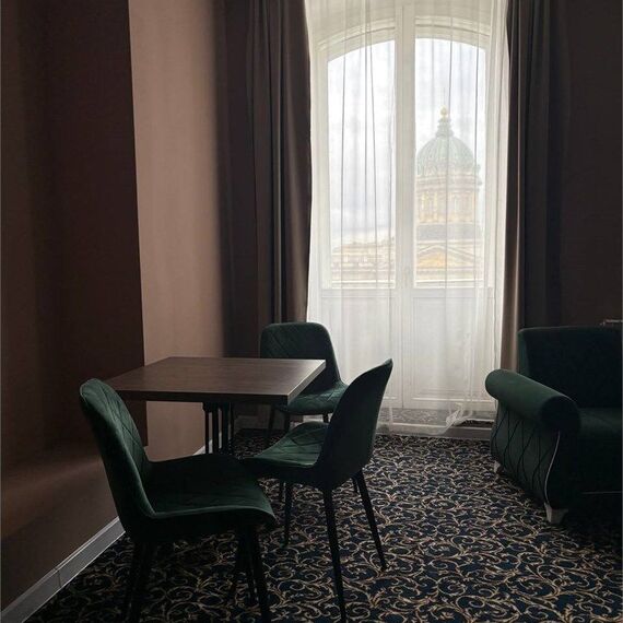 Люкс с балконом и видом на Казанский собор. Фото 26