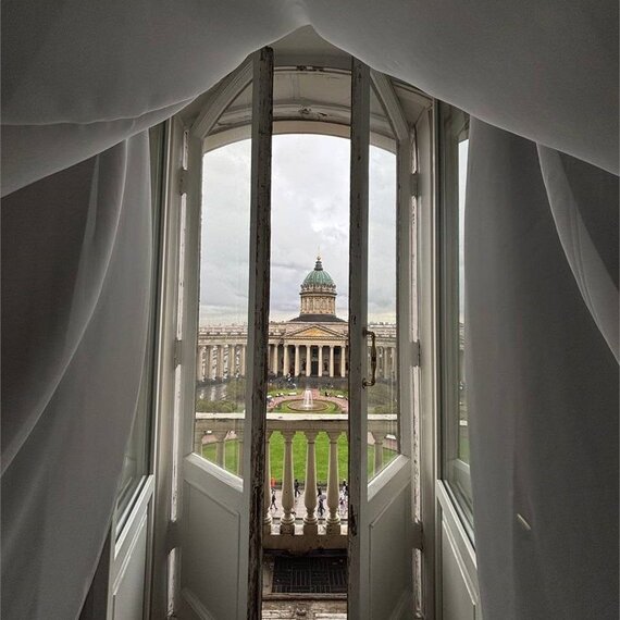 Люкс с балконом и видом на Казанский собор. Фото 6