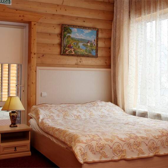 Двуспальный номер в Эко-Домике. Фото 1
