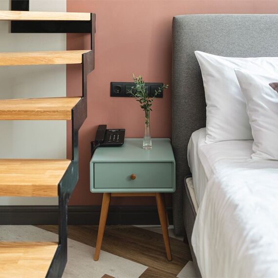 Двухуровневый номер-студио с видом на город. Фото 5