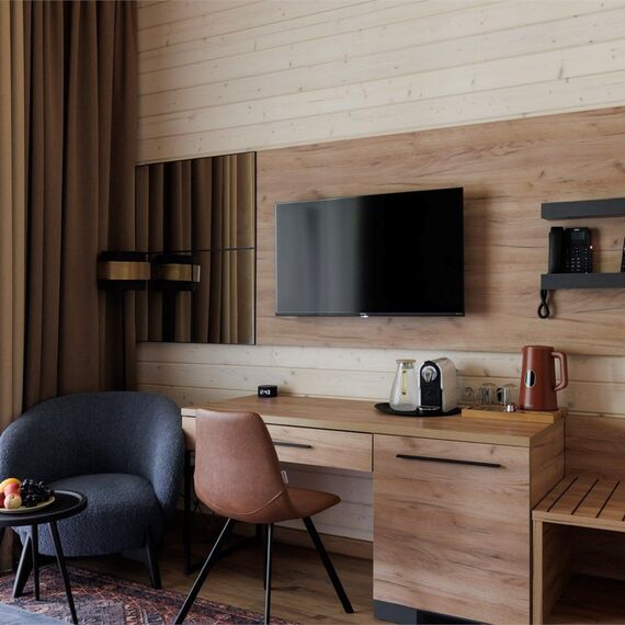 Комфорт с двуспальной кроватью, балконом и видом на лес. Фото 14