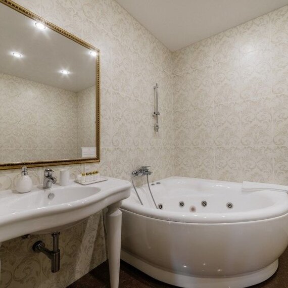 Аристократ VIP* двухкомнатный с выходом к бассейну. Фото 6