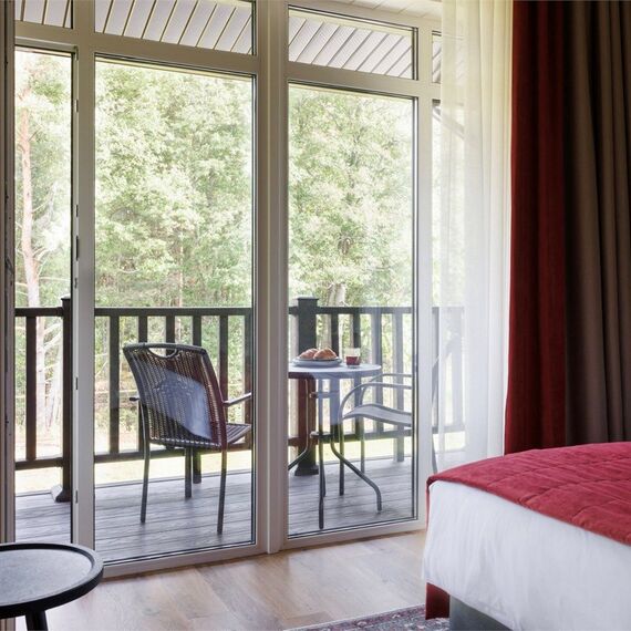 Комфорт с двуспальной кроватью, балконом и видом на лес. Фото 4