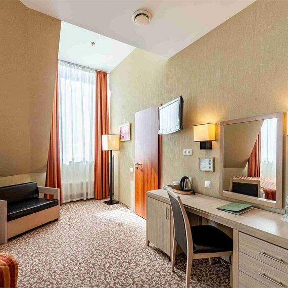 Комфорт мансардный с двуспальной кроватью. Фото 3